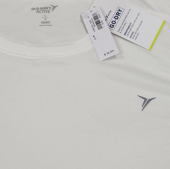 Old Navy Men's Short Sleeve Shirt - Picture 2 of 2